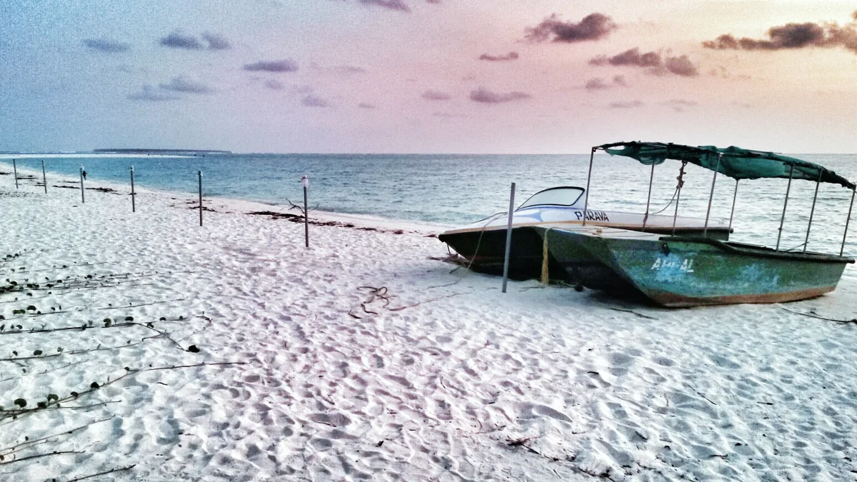 Glass-bottom boat on Kadmat beach